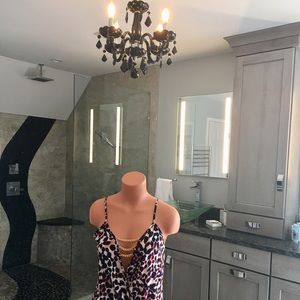 Venus Top /96% Polyester - 4% Spandex .